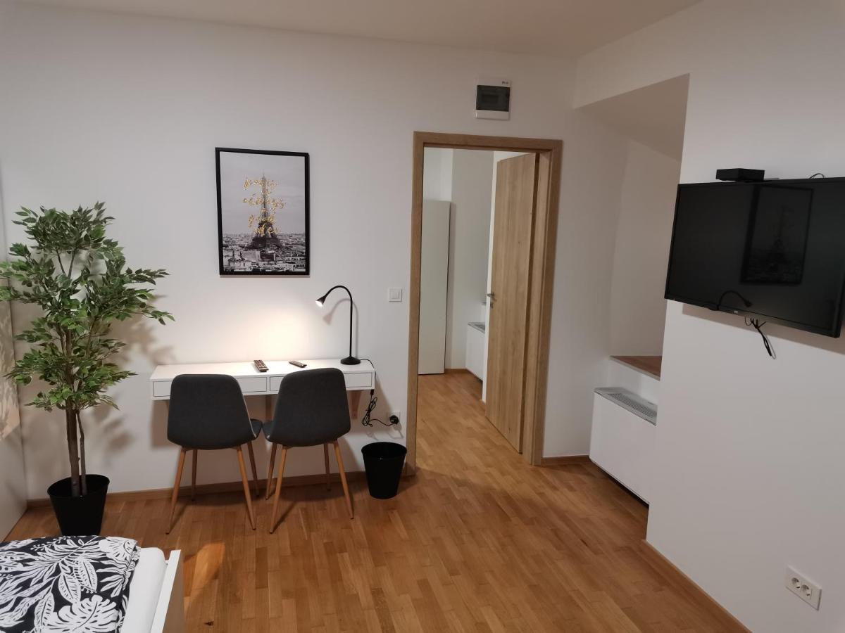 Pubyland & Apartment